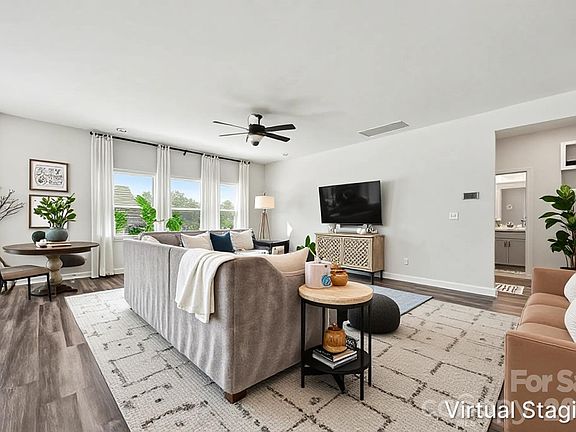 4th image of 4624 Woodgreen Ave