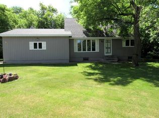 8817 Briardale Dr, Bismarck, ND 58504