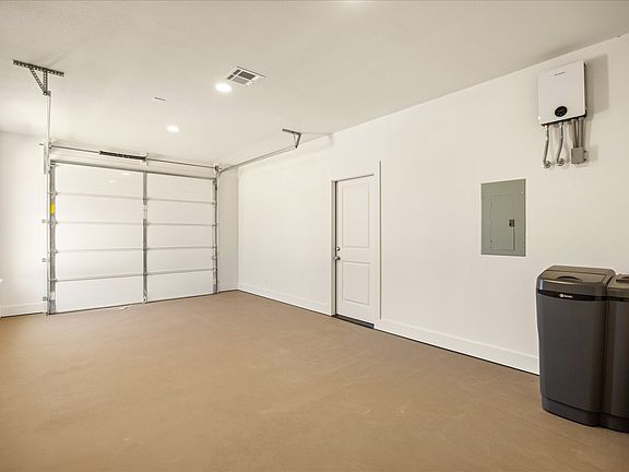 4th image of 4470 Skyline Dr