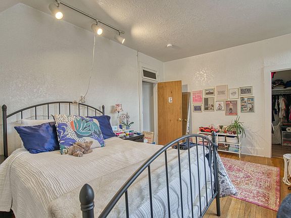 4th image of 1034 Spruce St