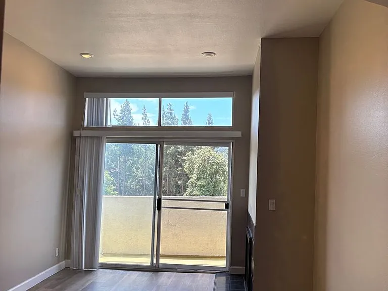 Laurel Canyon, 4500 — Photo 37
