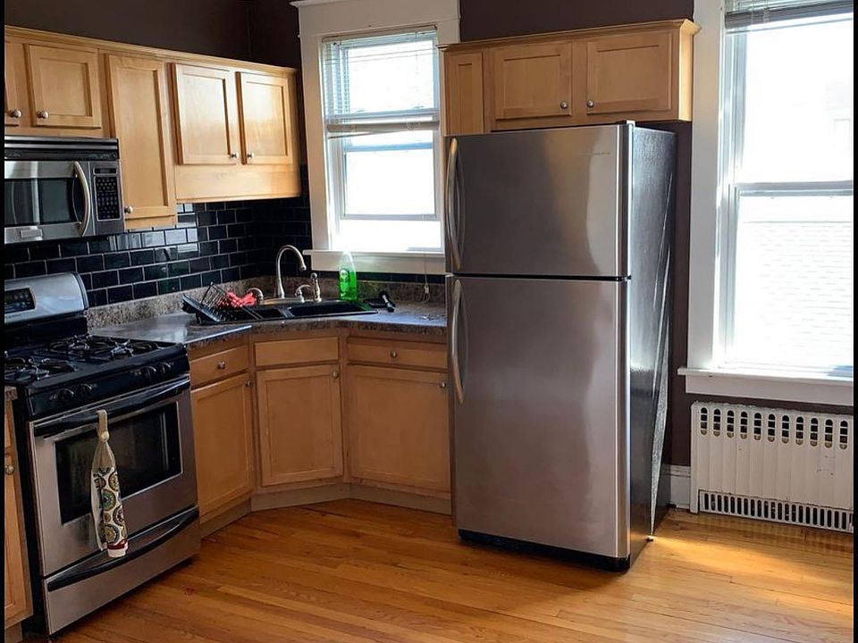 1st image of 15 W Erie St #2