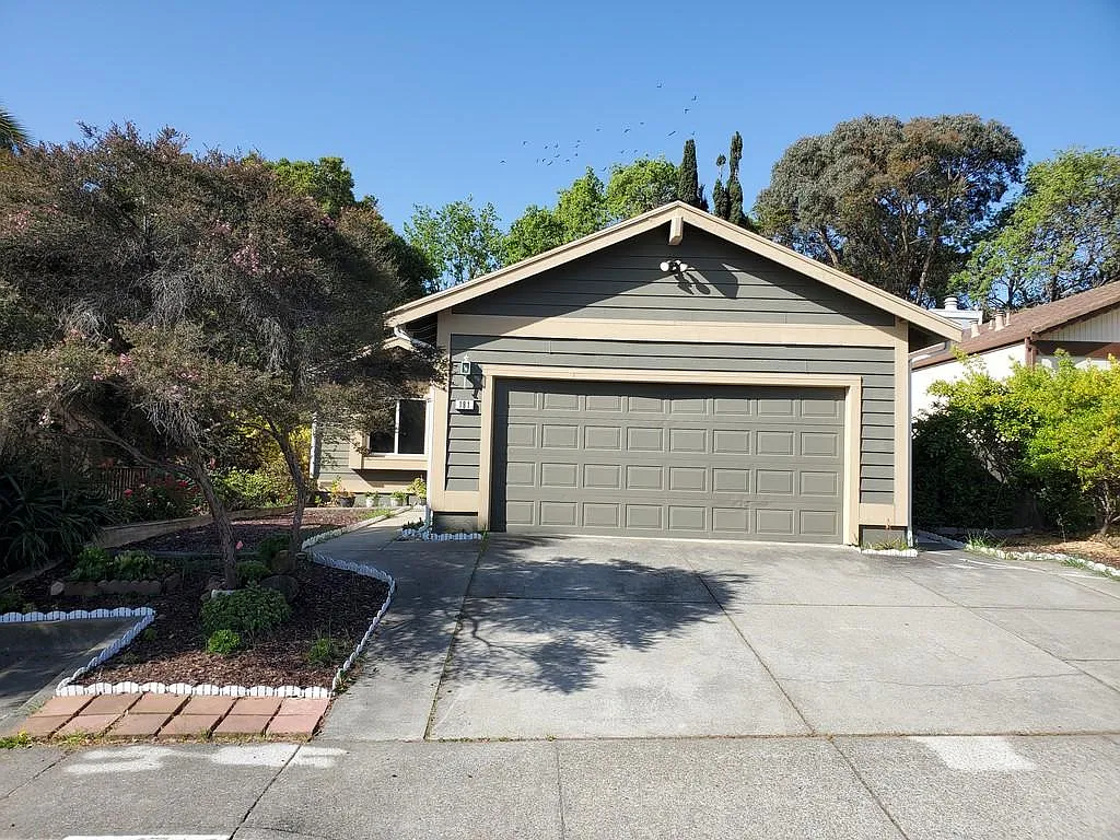 181 Brighton St photo 1