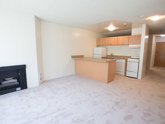 4th image of 1690 Broadway St #415