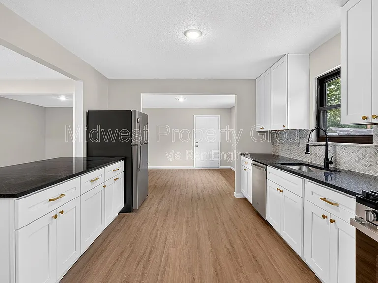 216 Allen Dr — Photo 5