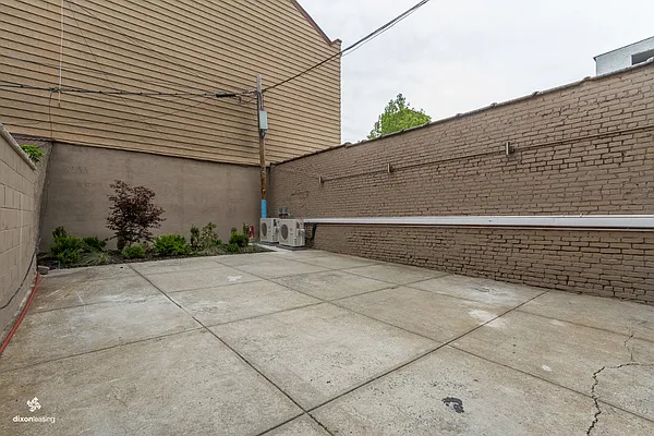 Rented by Dixon Advisory USA Inc. | media 17