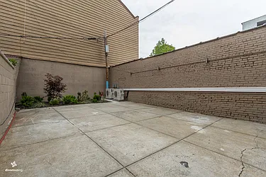 Rented by Dixon Advisory USA Inc.