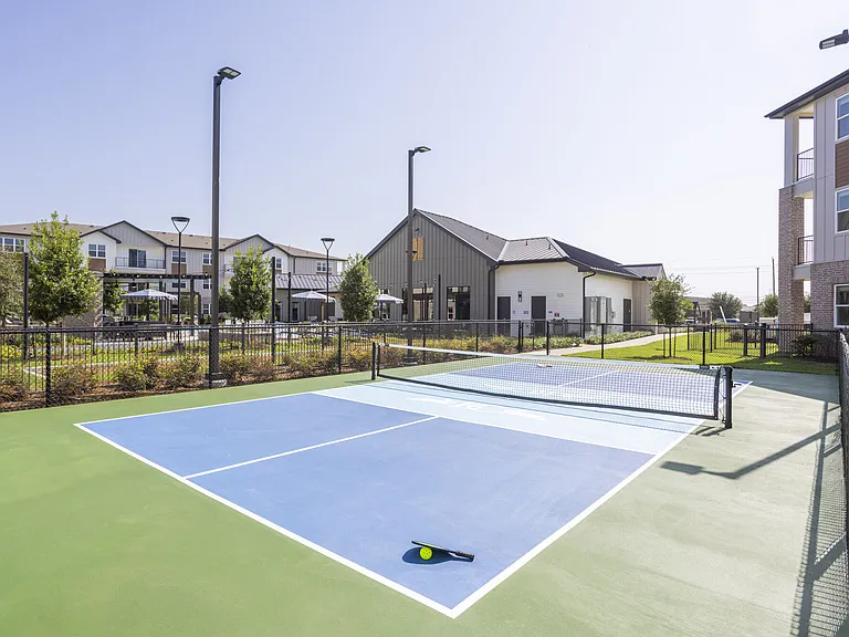 Broadstone Creekside apartments community photo