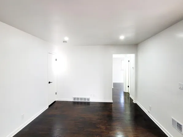 2209 E Park Pl APT 4, Milwaukee, WI 53211