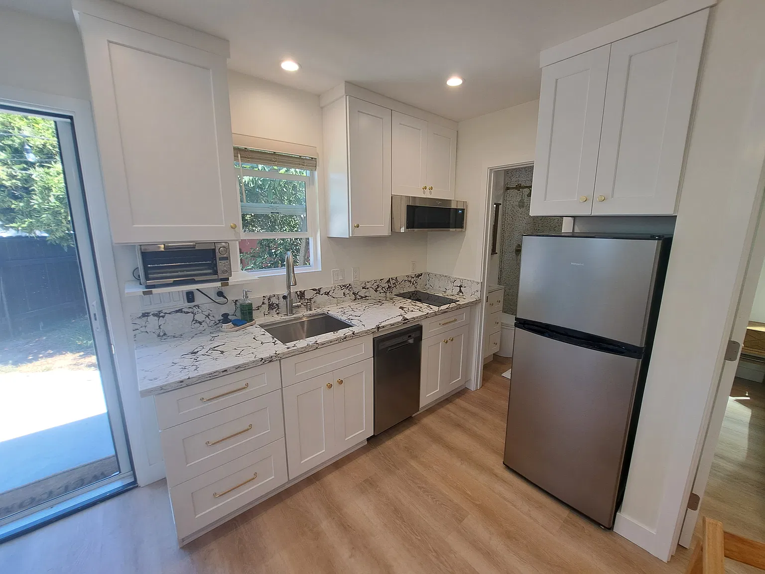 1 bed, 300 sqft, $2,400 — Photo 3