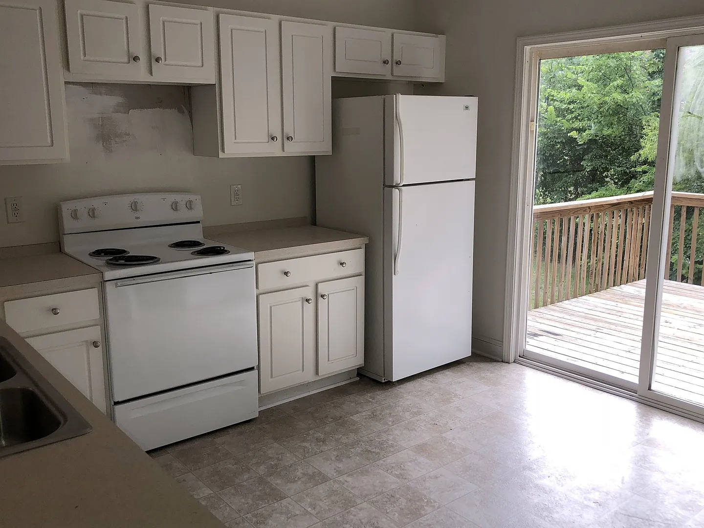 Wonderful Lakefront 4 Bedroom, 2 Bath in St. Clos subdivision off Creekridge Road — Photo 4
