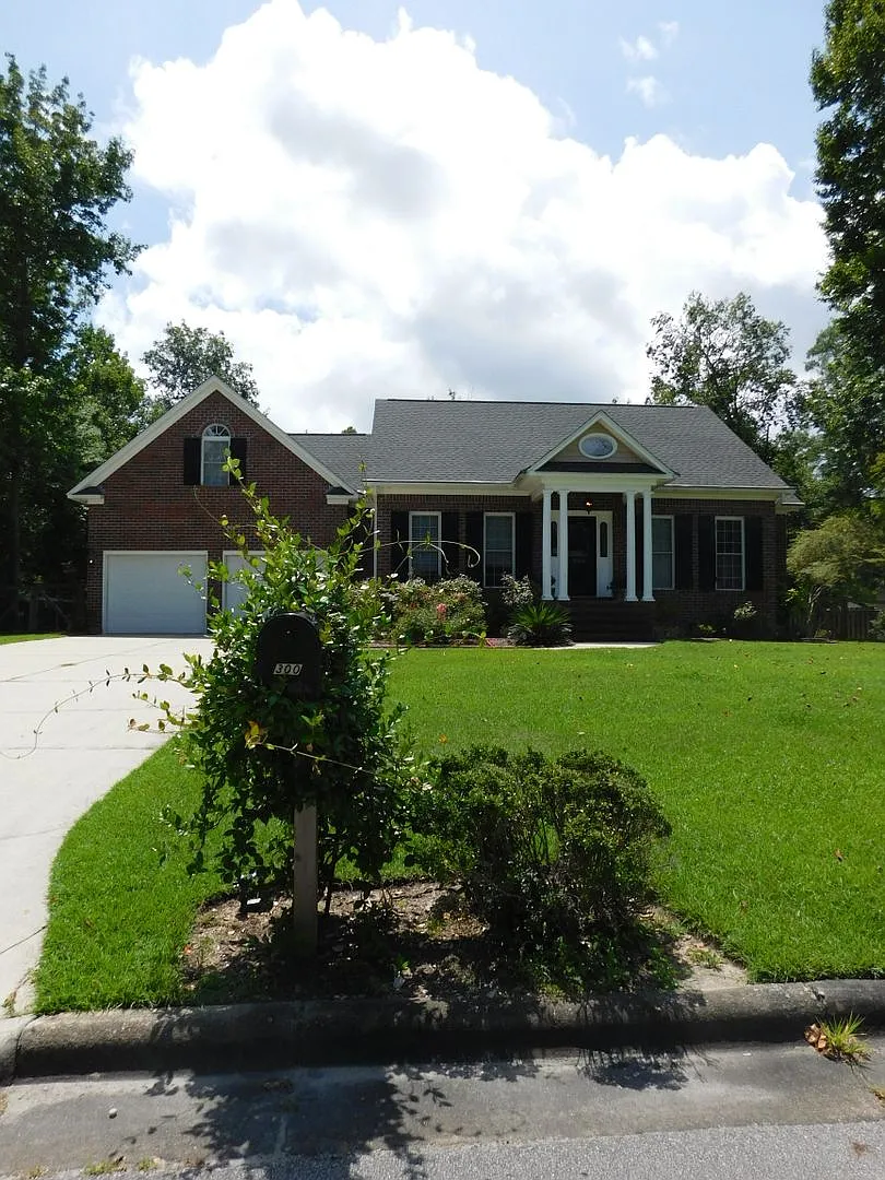 300 Taliaferro Lane in the Neuse Harbour Subdivision — Photo 3