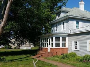 218 Whites Neck Dr, Mobjack, VA 23056