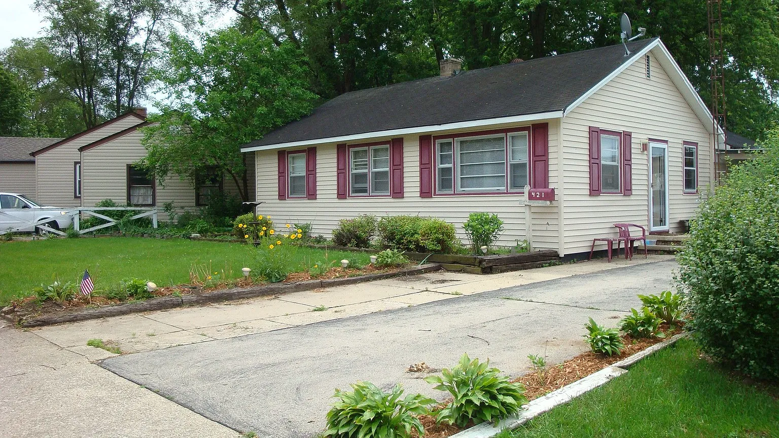 421 Laurel Ave photo 1