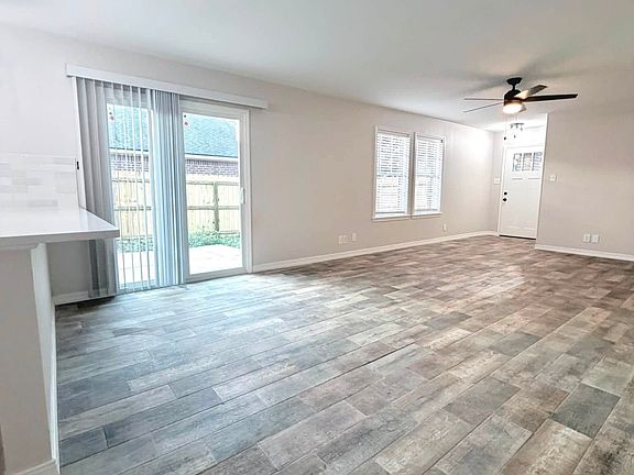 2nd image of 115 Stonewood Pl