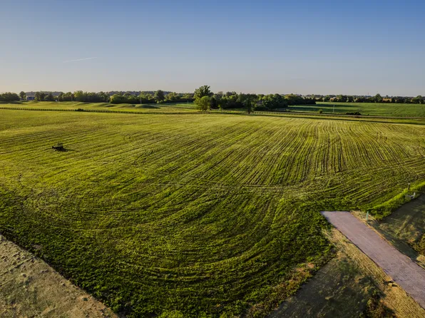 1830 Windy Hills Dr, Zionsville, IN 46077