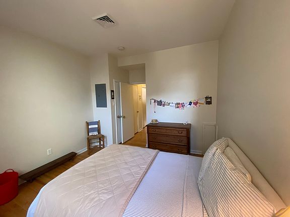 4th image of 636 Spruce St Floor 1