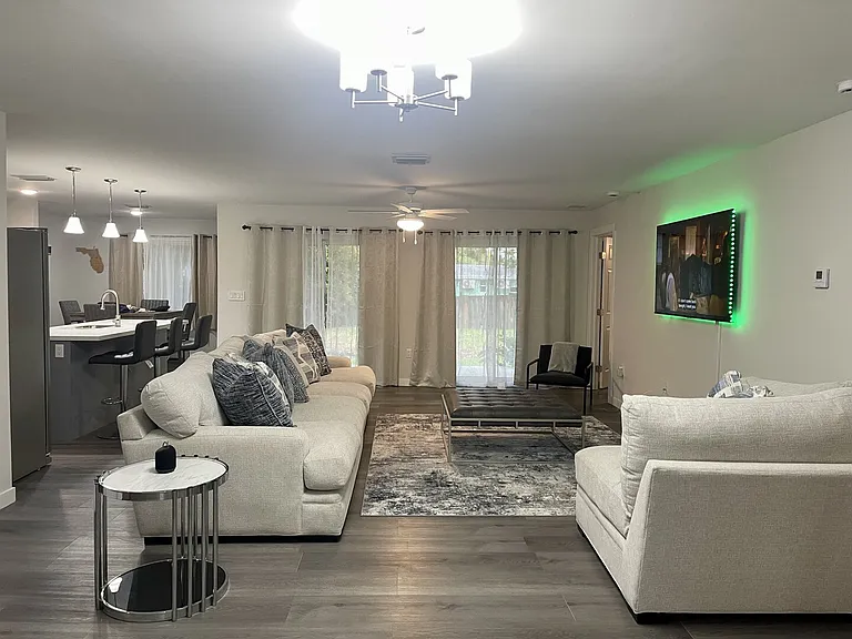 NW 1st Pl — Photo 18