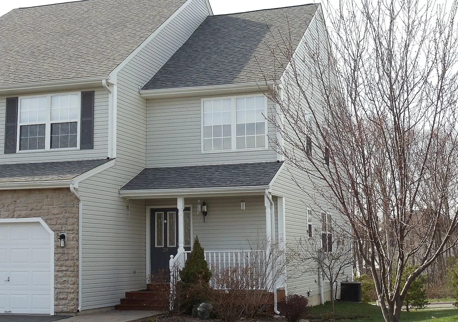 2 bed, 2.5 bath, 2230 sqft, $2,800 — Photo 1