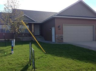 308 34th St E, Williston, ND 58801