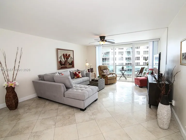 5151 Collins Ave #827 — Photo 4