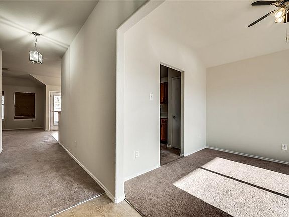 4th image of 1913 Courtside Dr