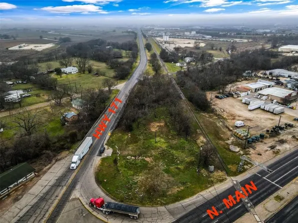1717 N Main St, Cleburne, TX 76033