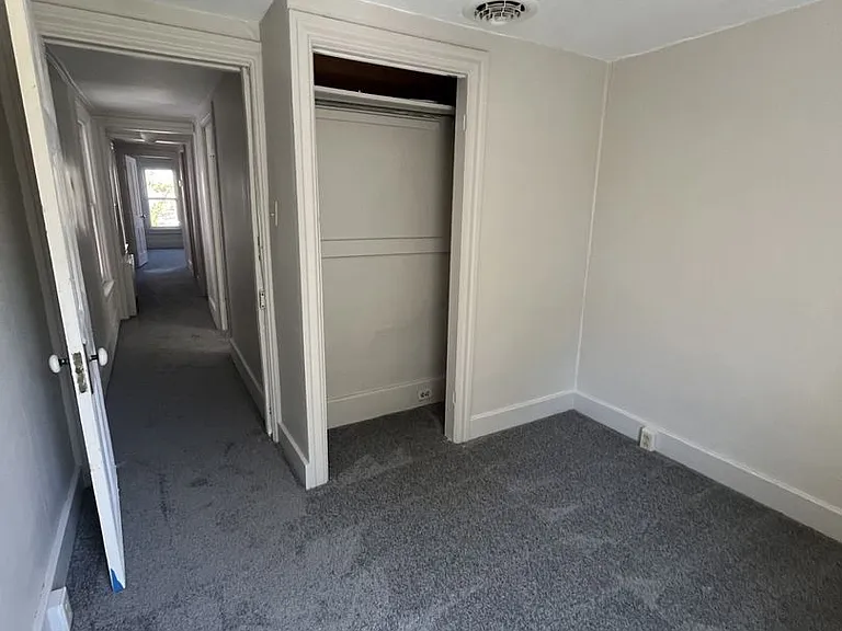 236 E King St — Photo 9