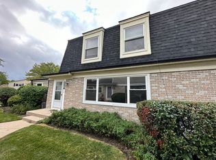 2194 N Oakbrook Cir #2B, Palatine, IL 60074