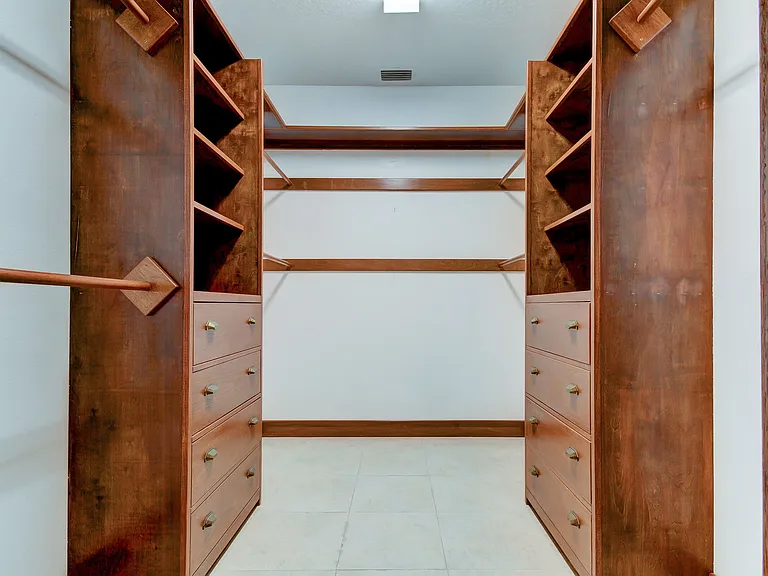115 N Gomez Ave — Photo 8