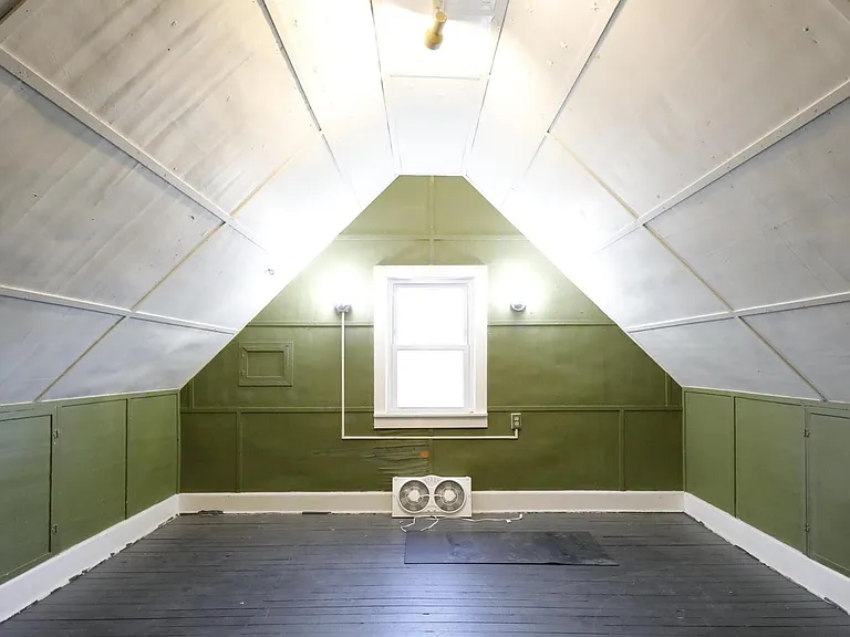 504 N Walnut St — Photo 16
