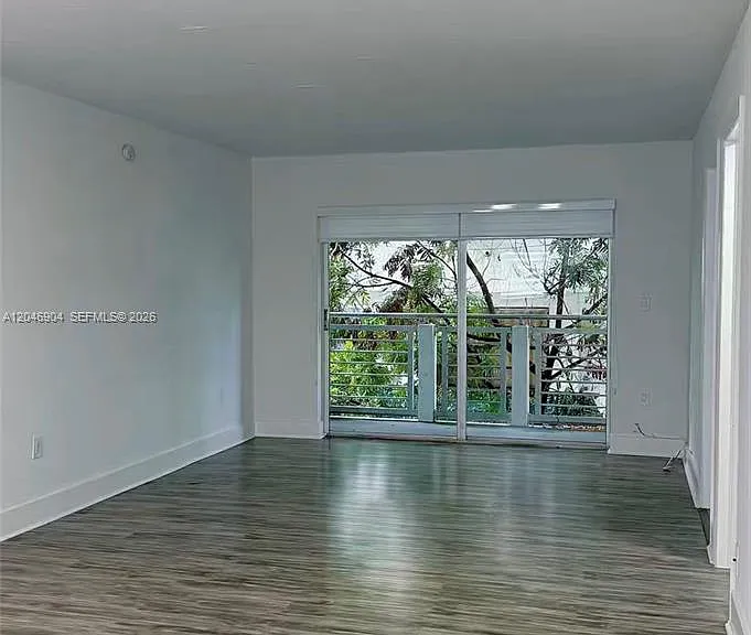 716 Michigan Ave #303 — Photo 3