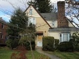 8109 Surrey Pl, Jamaica, NY 11432