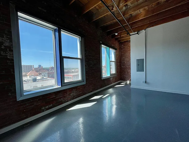 1803 Wyandotte St #307 — Photo 2