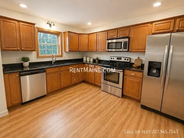 208 Western Ave APT 5, Hampden, ME 04444