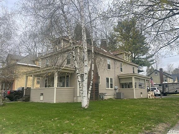2nd image of 700 Elm St