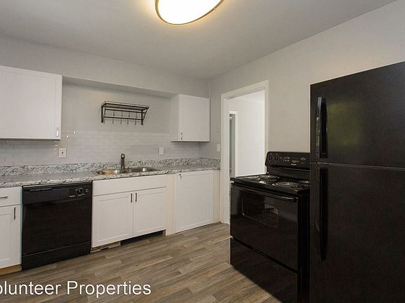 3rd image of 3301 Pinewood Ave #7