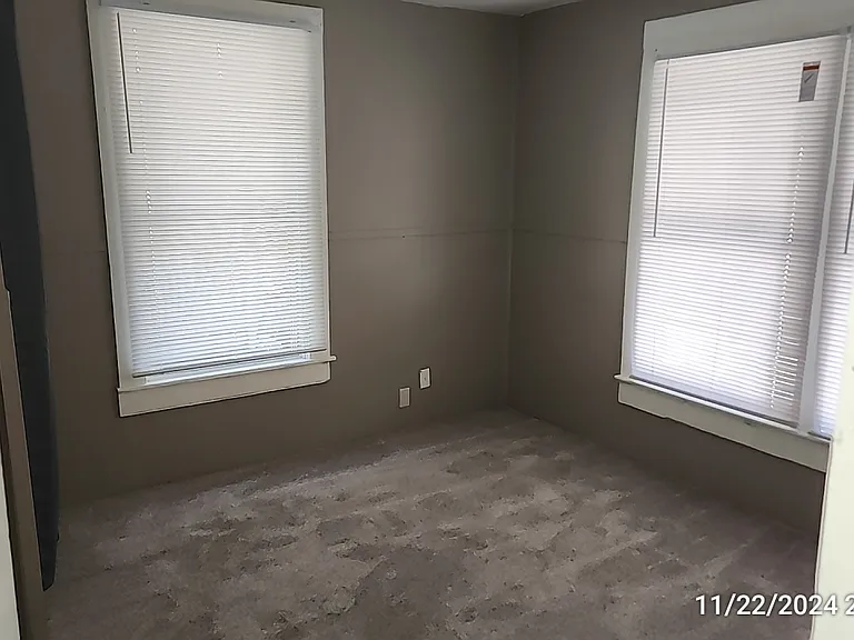 716 Bronson St — Photo 8