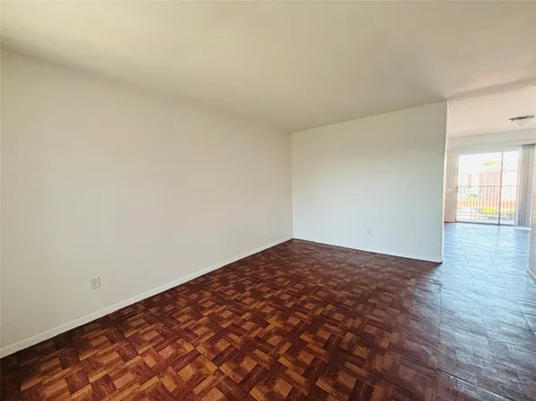 9201 Clarewood Dr APT 129, Houston, TX 77036
