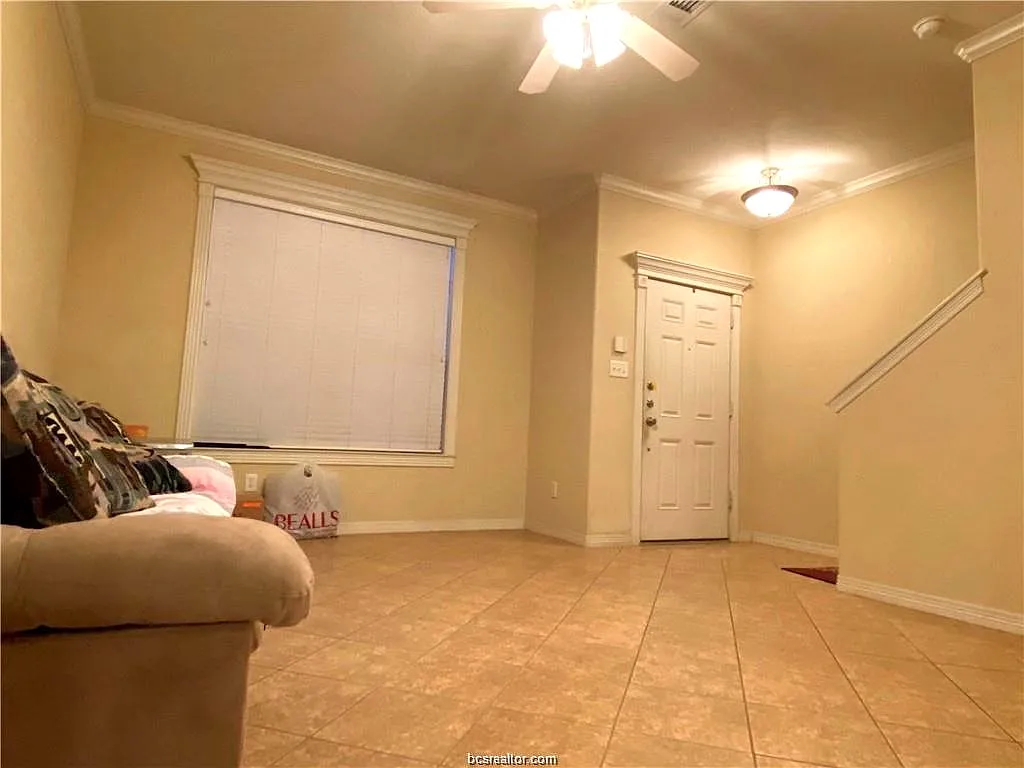2 bed, 2.5 bath, 1168 sqft, $1,600 — Photo 2