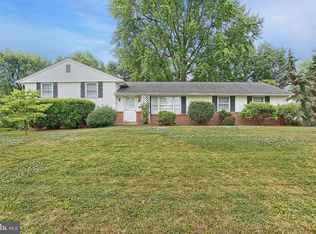310 Bareview Dr, Leola, PA 17540