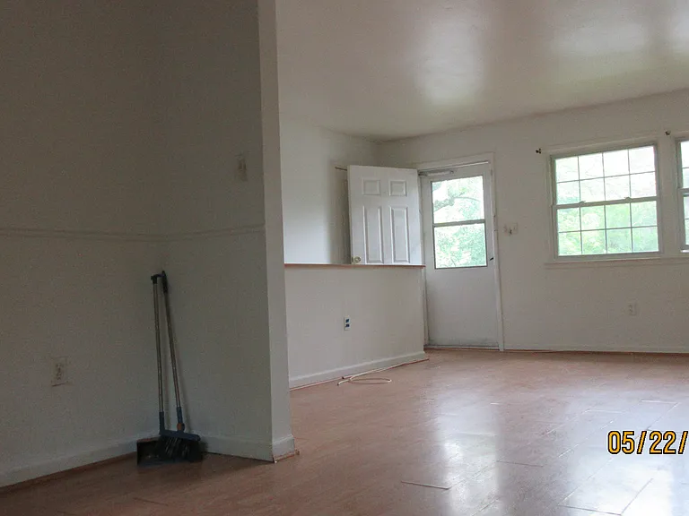 4419 Kentmore Dr — Photo 44