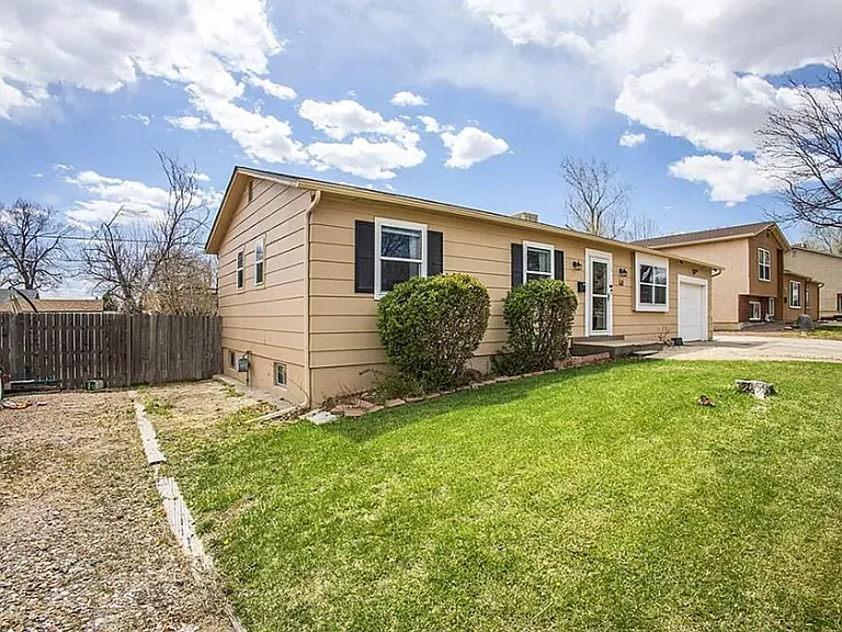 40 Massari Rd — Photo 2