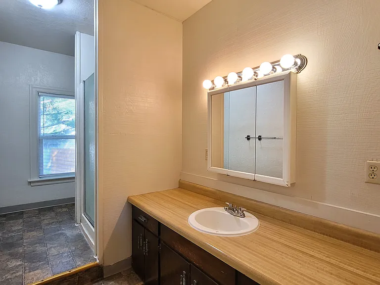 1501 W 3rd St #1 — Photo 18