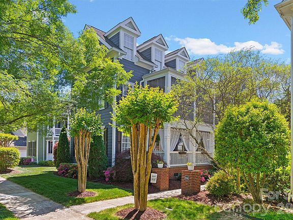 2nd image of 816 Victorian Way