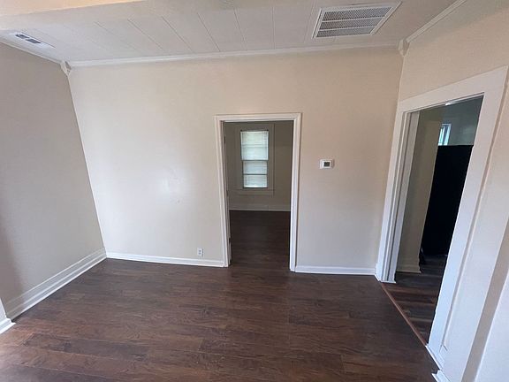 4th image of 1430 Davis St
