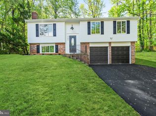 9203 Fox Lair Dr, Burke, VA 22015
