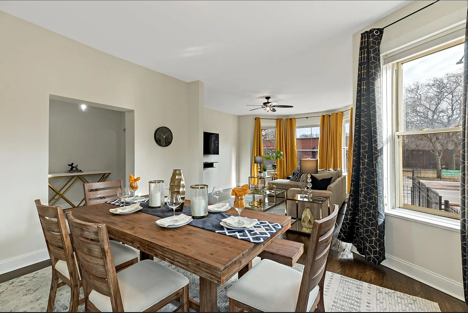 5536 S King Dr Apt 1 - Garfield Greystone - 10 Mins to Dining & Downtown — Photo 1