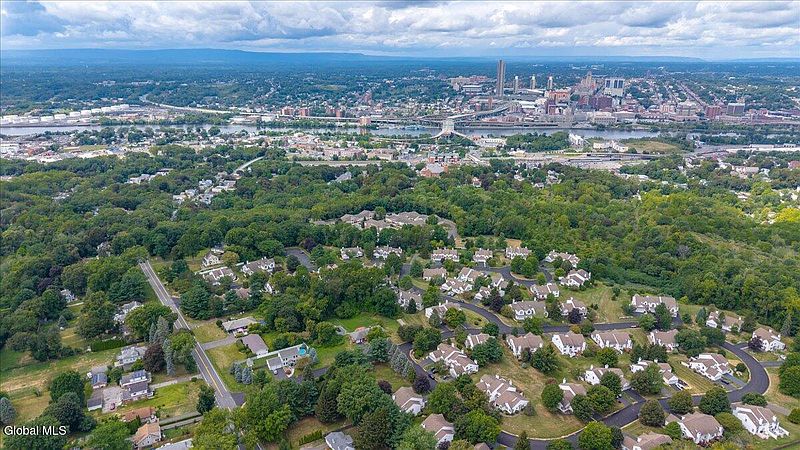3rd image of 1 Valley View Avenue
