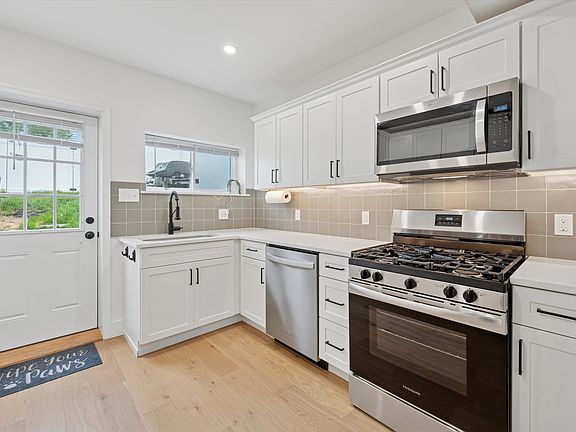 2nd image of 130 W 1st Ave
